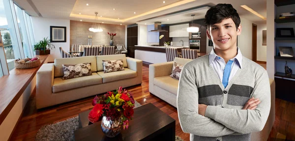 Hombre joven en apartamento moderno — Foto de Stock