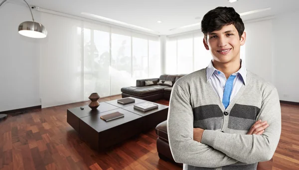 Hombre joven casual en apartamento moderno —  Fotos de Stock