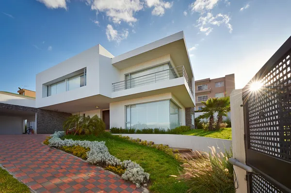 Gran casa moderna — Foto de Stock