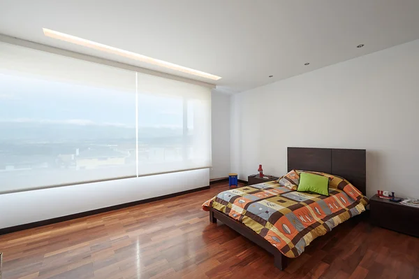Interio design: camera da letto grande moderna — Foto Stock