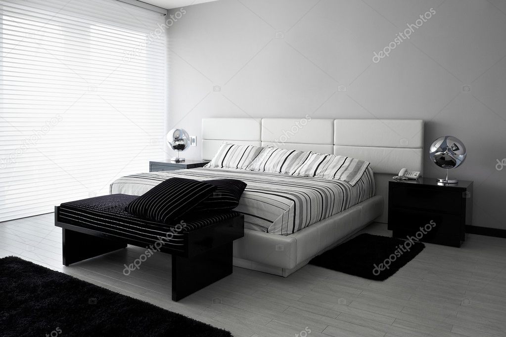 Interior Design: Bedroom with big empy wall
