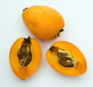 shesek beyaz bir arka plan üzerinde olgunlaşmış meyve