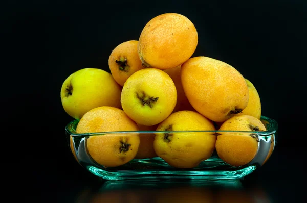 Shesek fruta madura em um fundo preto — Fotografia de Stock