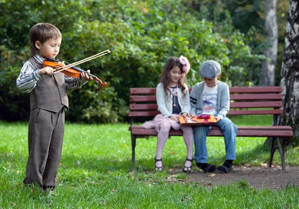 Young violinist — Stock Photo, Image