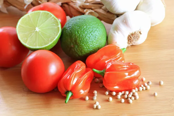 Meksikalı sebze kireç meyve, sarımsak, biber