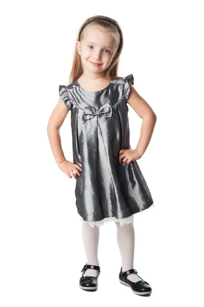 Χαμογελαστά χαριτωμένο κοριτσάκι σε γκρι φόρεμα — Stockfoto