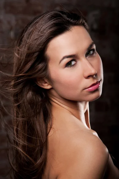 Porträtt av vacker sexig brunett flicka — Stockfoto