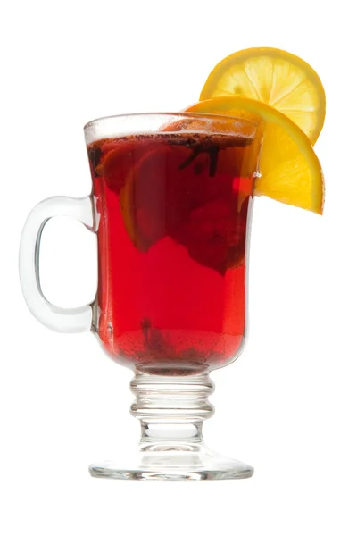 Bicchiere di tè con limone su sfondo bianco — Foto Stock