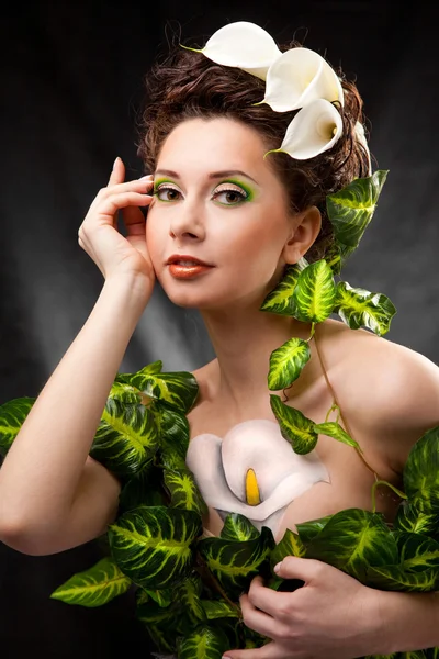 Beautiful girl with body art and white flowers in hair — Stock Photo, Image