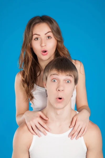 Surprised young boy and girl holding each other in the studio — Stock Photo, Image