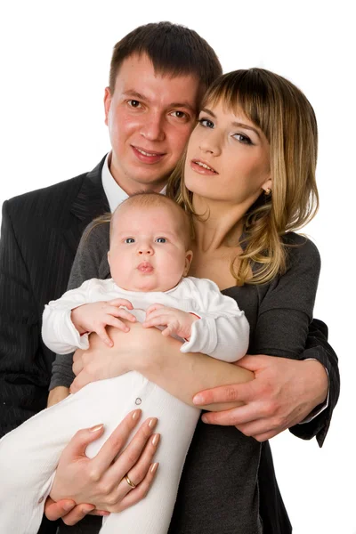 Yung mãe e pai segurando seu pequeno filho — Fotografia de Stock