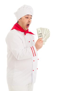 jamón op plaatfan beyaz üniforma giyen dolar tutan adam pişirmek