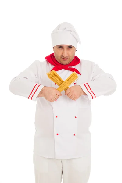 Koken mens in witte uniform houden kruis gemaakt van macaroni — Stockfoto