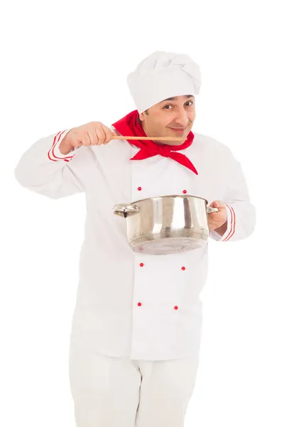 Χαμογελώντας σεφ κρατώντας την κατσαρόλα weraing κόκκινο και λευκό ομοιόμορφη — Φωτογραφία Αρχείου