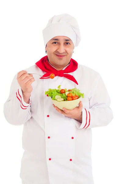Kırmızı giyen taze sebze ve salata ile Şef holding çanak — Stok fotoğraf