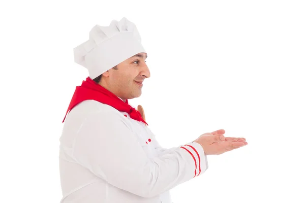 Feliz chef sosteniendo algo vistiendo uniforme rojo y blanco — Foto de Stock