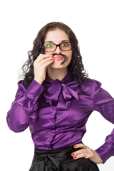 Brünette Frau mit Hemd, Rock und Brille macht Schnurrbart — Stockfoto