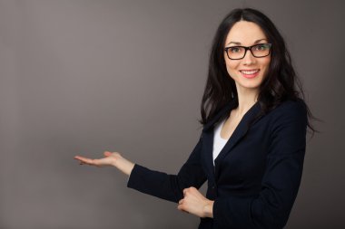 güzel esmer kadını boşaltmak sunulması 