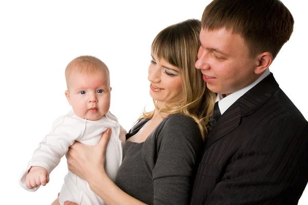 Giovane madre e padre che stringono il loro bambino — Foto Stock