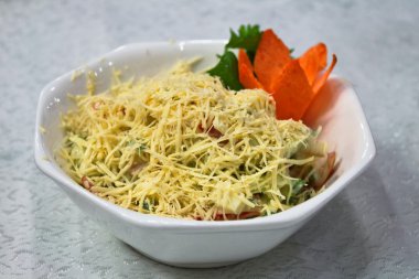 Peynirli salata