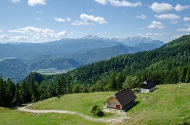 Triglav Ulusal Parkı 'nın güzel manzarası ile Triglav dağı, Slovenya