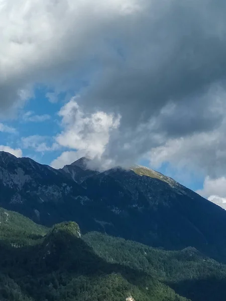 Slovenya Daki Stol Dağı Nın Zirvesi Bulutlarda Gizlidir — Stok fotoğraf