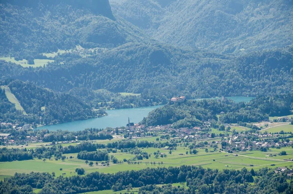 スロベニアのBled湖 Bled城とBled村の眺め — ストック写真