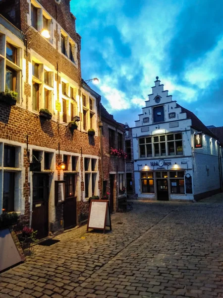 Μεσαιωνική Αρχιτεκτονική Της Γάνδης Στο Βέλγιο Φωτίζεται Βράδυ — Φωτογραφία Αρχείου