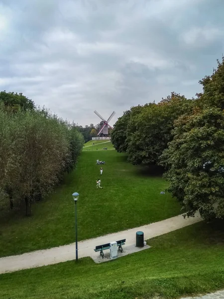 Lost Corner Původně Verloren Hoek Čtvrť Bruggách Historickými Větrnými Mlýny — Stock fotografie