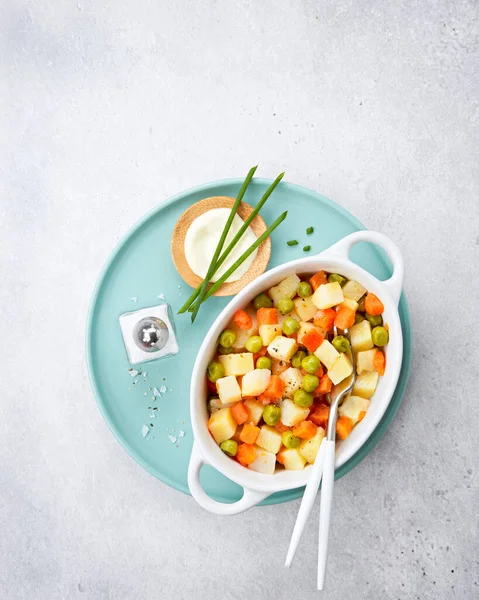 Spaanse Tapas Russische Salade Een Wit Bord Ensaladilla Rusa Vegetarische — Stockfoto