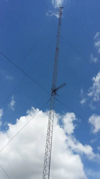 Antenas Telecomunicaciones Cielo Despejado — Foto de Stock