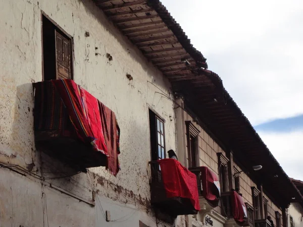 Paskalya Için Dekore Edilmiş Balkonlar Cuzco Daki Eski Bir Binada — Stok fotoğraf