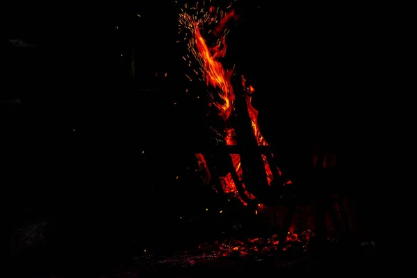 Grillvuur Van Dichtbij Brandende Vlammen — Stockfoto