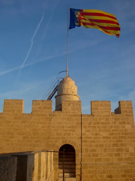Spanyol Zászló Torre Serranos Valencia Spanyolország — Stock Fotó