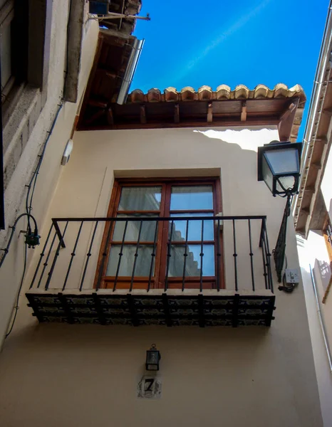 Fenster Und Altbau Europa — Stockfoto