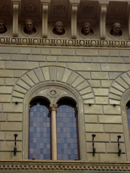 Detail Windows Palace Siena — ストック写真
