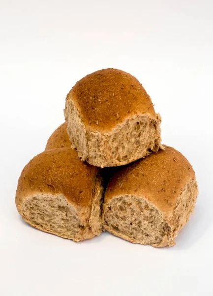 Kleie Brot Auf Weißem Hintergrund — Stockfoto