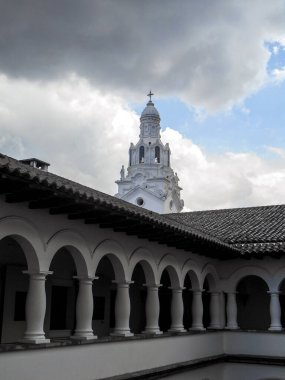 Hükümet Sarayı, Quito, Ekvador 'da kemerler