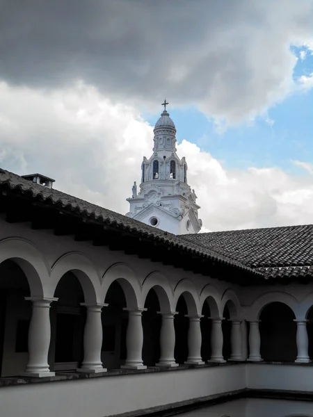 厄瓜多尔基多政府宫拱门 — 图库照片