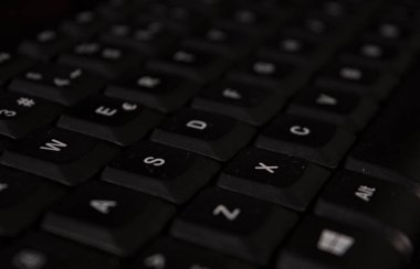 Bir bilgisayar klavyesinin kapatılması