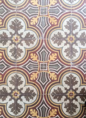 Çiçek motifli eski nasırlı zemin