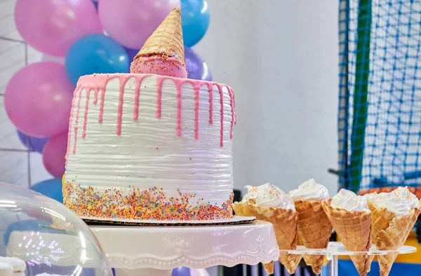 Essen Und Desserts Von Geburtstagsfeiern Und Hochzeiten Mit Verschiedenen Aktivitäten — Stockfoto