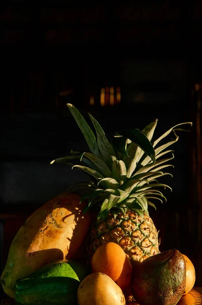 Frutas Tropicales Canasta Listas Para Servir — Foto de Stock