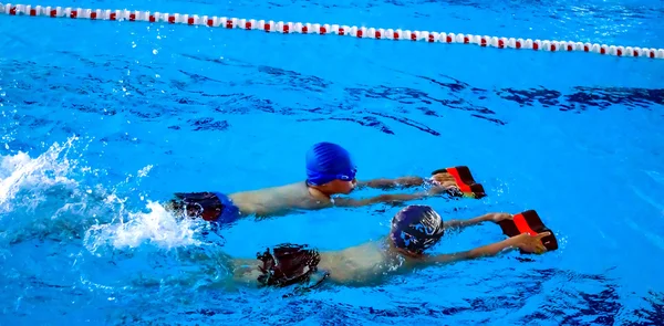 Children in the swimming pool — Stock Photo, Image