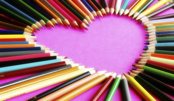 Crayons en forme de coeur Image En Vente