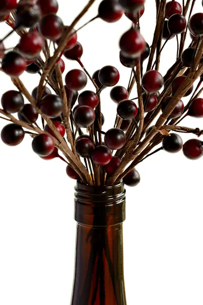 şarap şişesi ve çilek