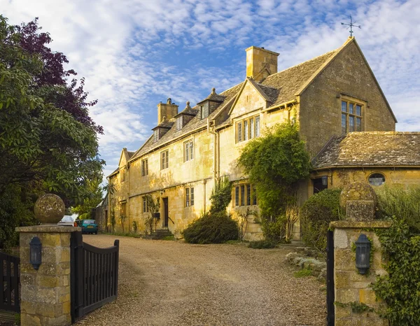 geleneksel kırsal ev sahne