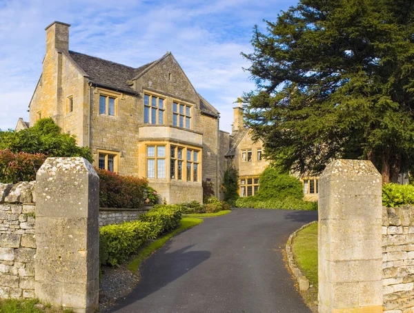 geleneksel kırsal ev sahne