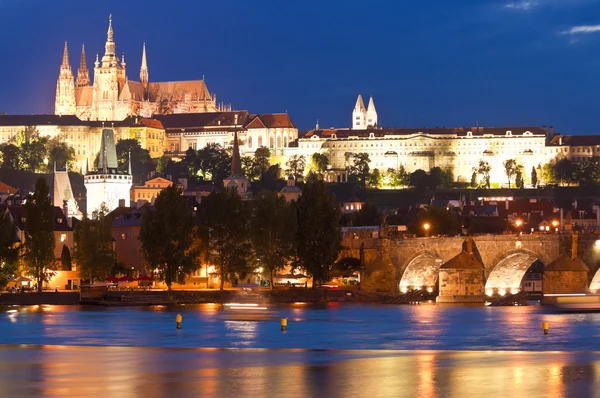 Catedral de São Vito, Castelo de Praga e Ponte Carlos — Fotografia de Stock