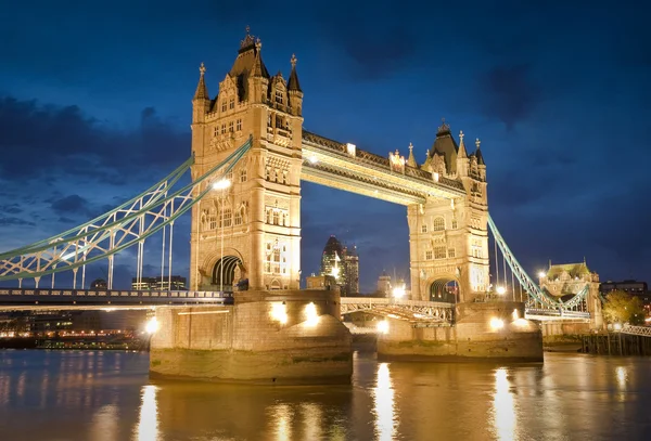 Tower Bridge, London, Großbritannien — Stockfoto